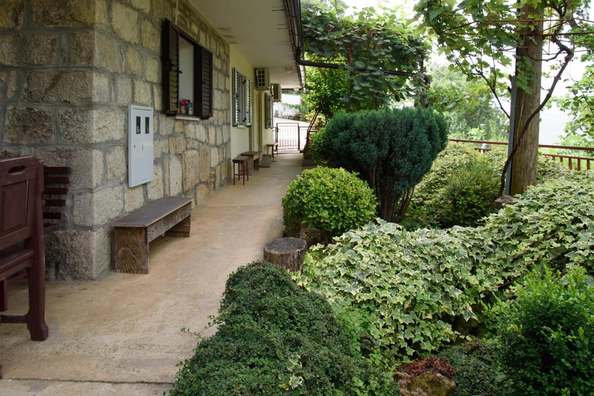 Apartments Cvitini Dvori Garjak Vrlika Bagian luar foto