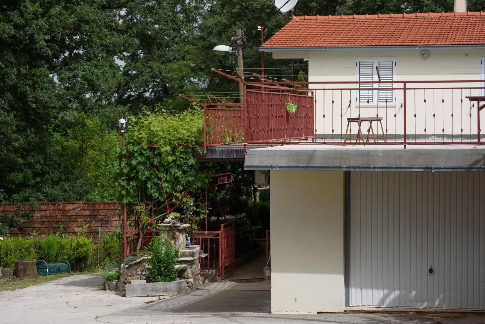 Apartments Cvitini Dvori Garjak Vrlika Bagian luar foto