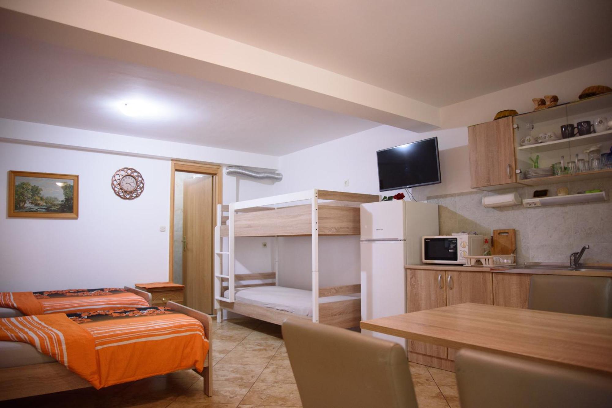 Apartments Cvitini Dvori Garjak Vrlika Bagian luar foto