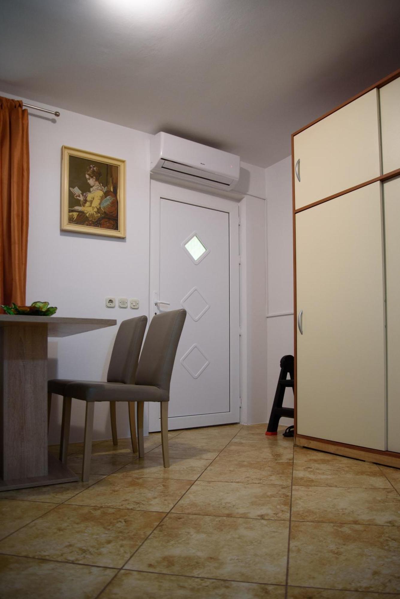 Apartments Cvitini Dvori Garjak Vrlika Bagian luar foto