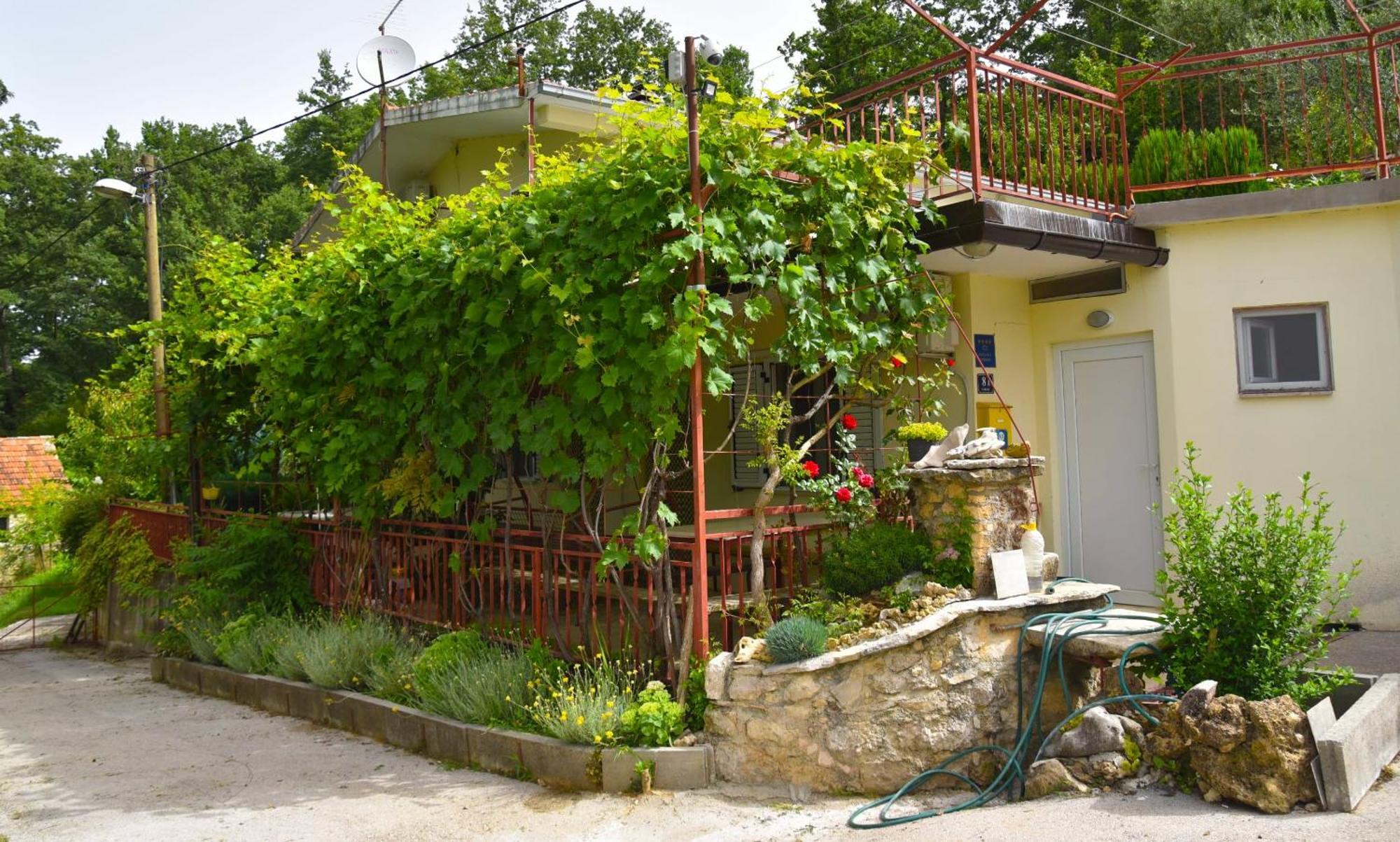 Apartments Cvitini Dvori Garjak Vrlika Bagian luar foto