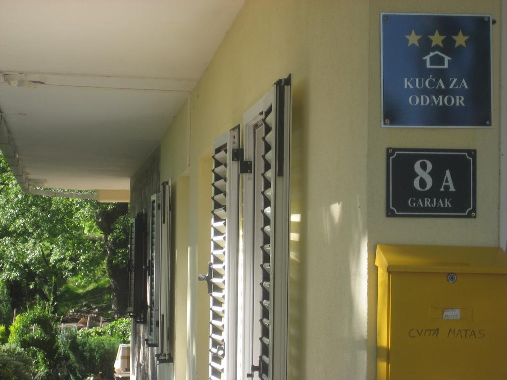 Apartments Cvitini Dvori Garjak Vrlika Bagian luar foto
