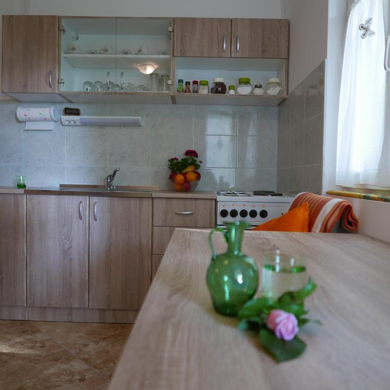 Apartments Cvitini Dvori Garjak Vrlika Bagian luar foto