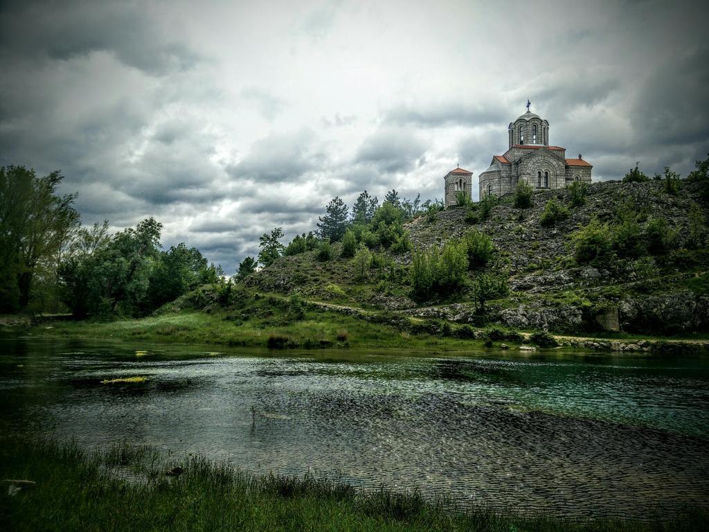 Apartments Cvitini Dvori Garjak Vrlika Bagian luar foto