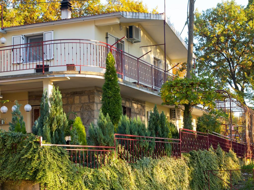 Apartments Cvitini Dvori Garjak Vrlika Bagian luar foto