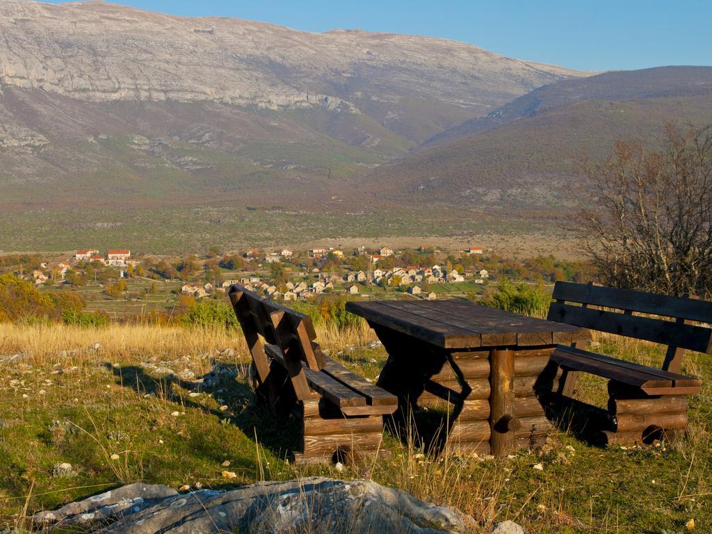 Apartments Cvitini Dvori Garjak Vrlika Bagian luar foto
