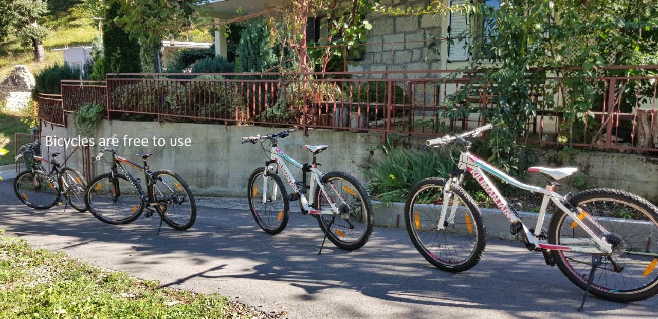 Apartments Cvitini Dvori Garjak Vrlika Bagian luar foto